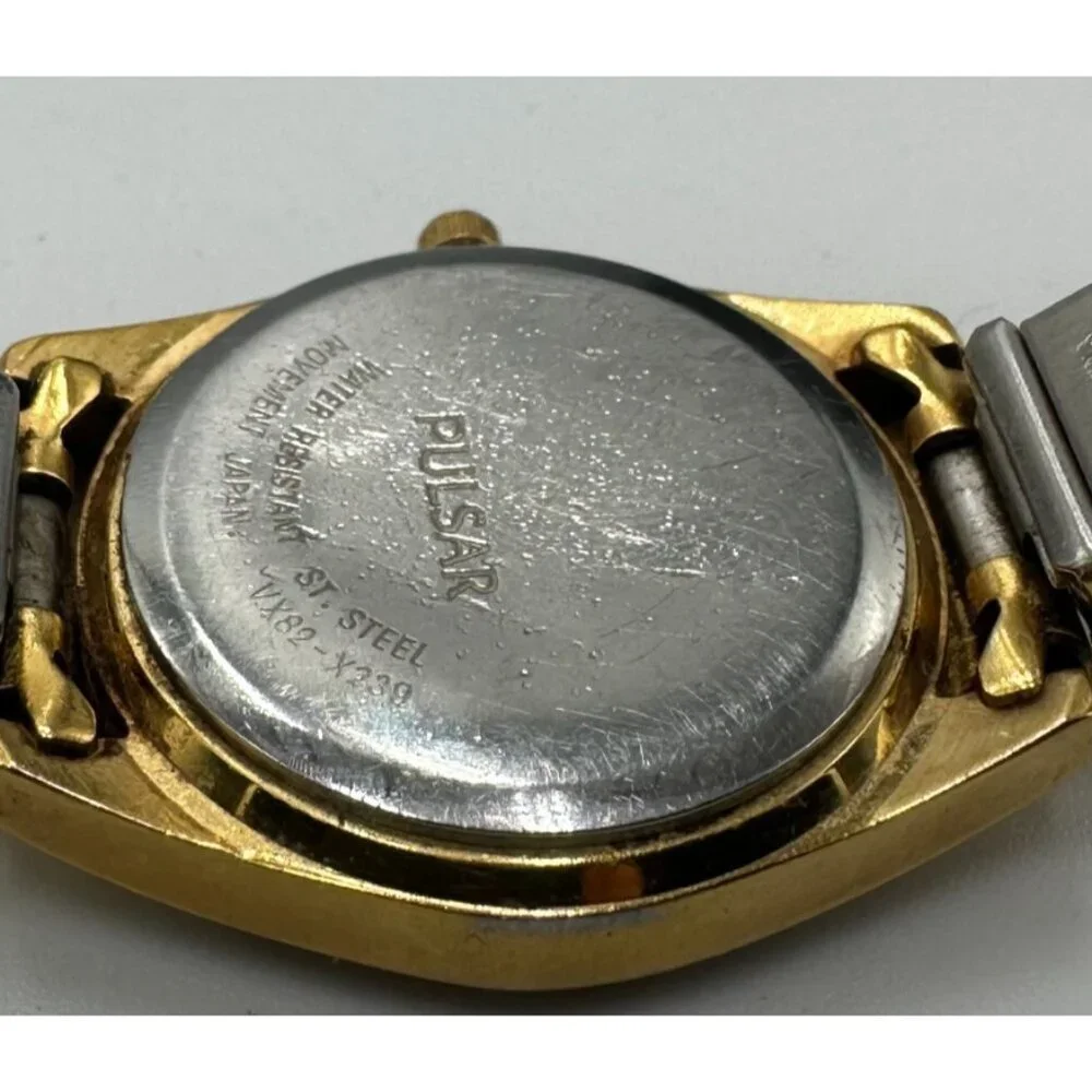 Pulsar Watch Women Gold Tone Round Easy To Read Dial Date Window